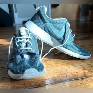 Nike Roshes Vibrant Blue